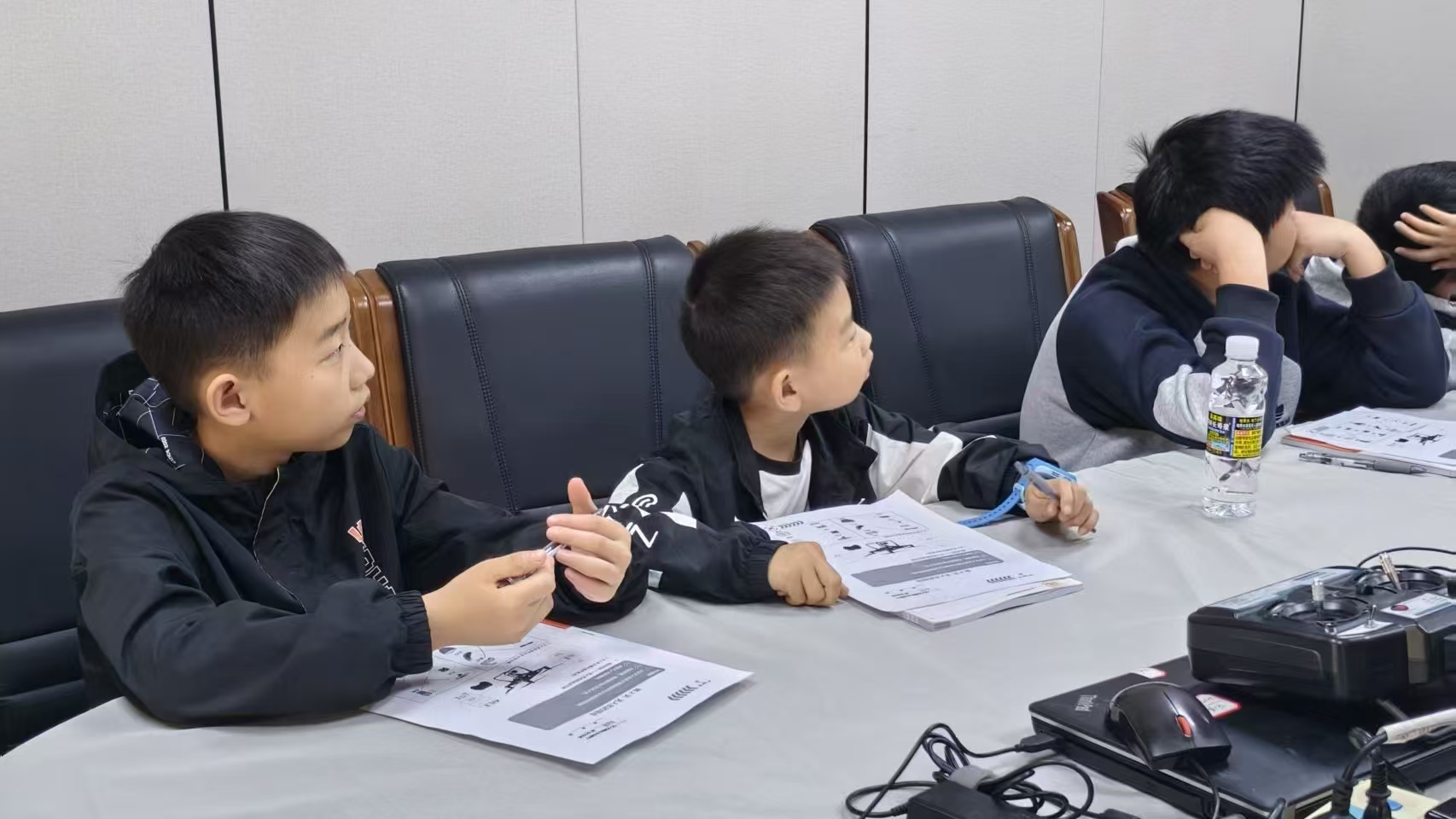 开联低空“空中课堂”